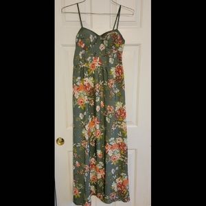 Green floral maxi bra top dress. Size medium. Never worn